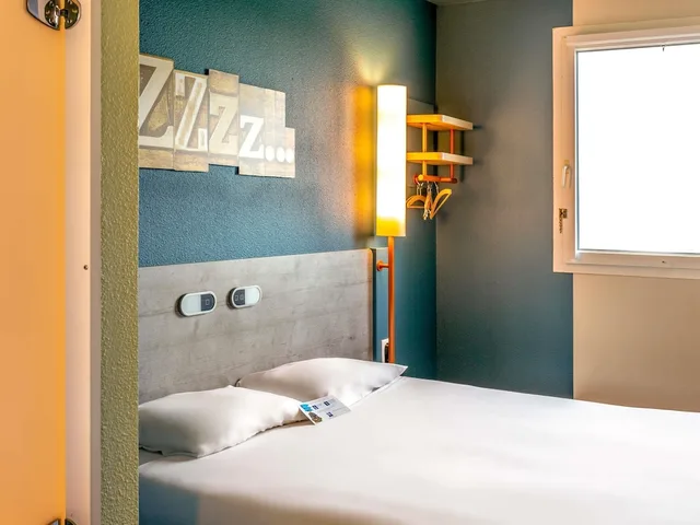 Room, Triple, Double and Bunk Bed, ibis budget Pertuis Portes du Luberon 6/7