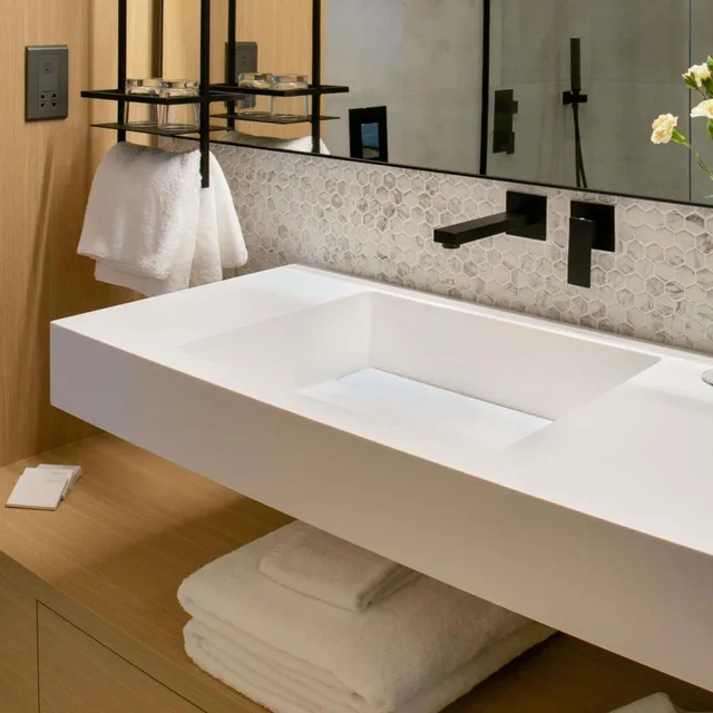 غرفة قياسية بسرير كينج بإطلالة على البحر بشرفة، Mercure Larnaca Beach Resort 6/8