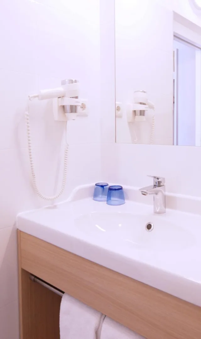 غرفة سوبيريور بسرير مزدوج، HOTEL DREI KRONEN VIENNA CITY 8/10