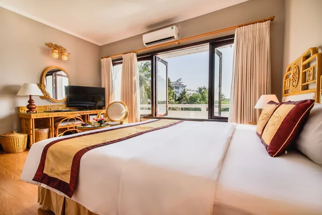 غرفة ديلوكس بسريرين منفصلين بإطلالة على الحديقة، Huong Giang Hotel 3/10