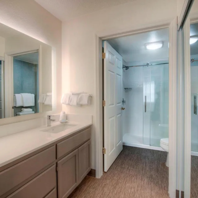 جناح بسرير كينج بغرفتي نوم، Residence Inn Wilmington Landfall 7/7