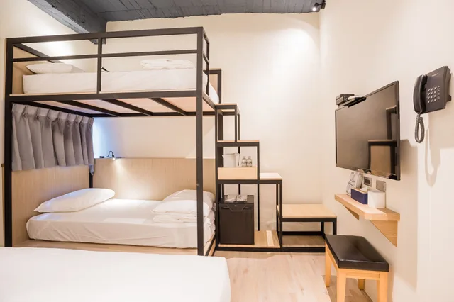 غرفة أساسية رباعية بسرير مزدوج وسرير بطابقين، Traveller-Inn Tiehua Light Spot Hotel 1/2