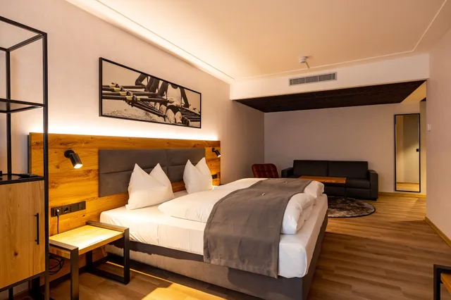 غرفة سوبيريور بسرير كينج مع أريكة، MK hotel Passau 3/7