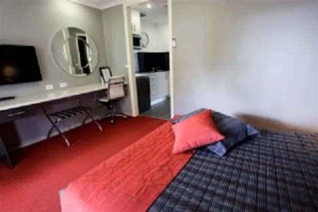 2 Bedrooms, Semi Room, Unit، Cattlemans Country Motor Inn & Serviced Apartments 1/6