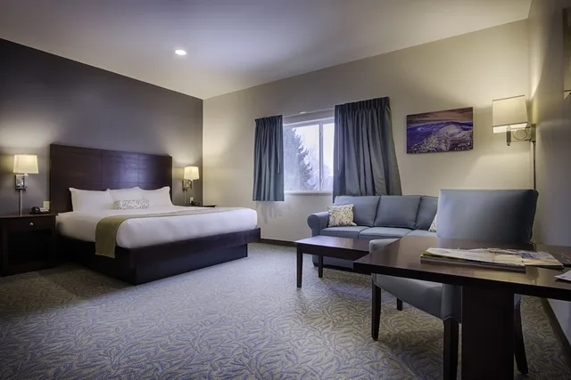 جناح جونيور بسرير كينج مع أريكة، Sun Ski Inn And Suites 3/10