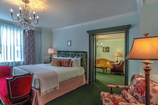 جناح سوبيريور بسرير كينج، The Pontchartrain Hotel 2/6