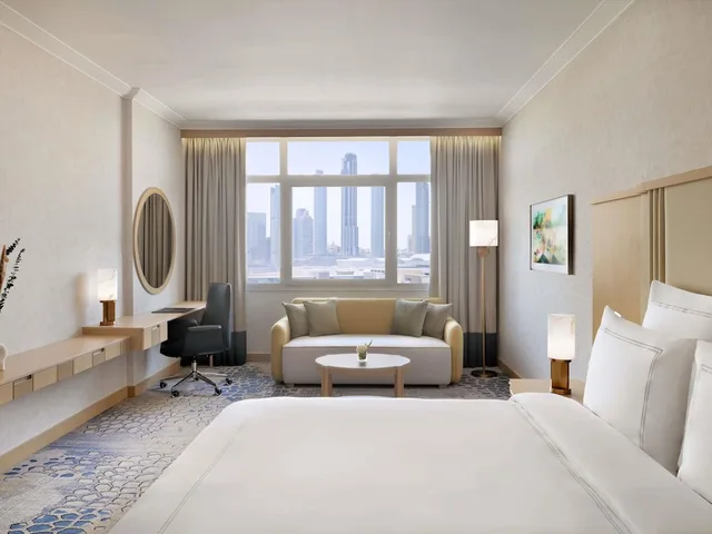 Deluxe, King Bed, Swissotel Al Murooj Dubai 8/9