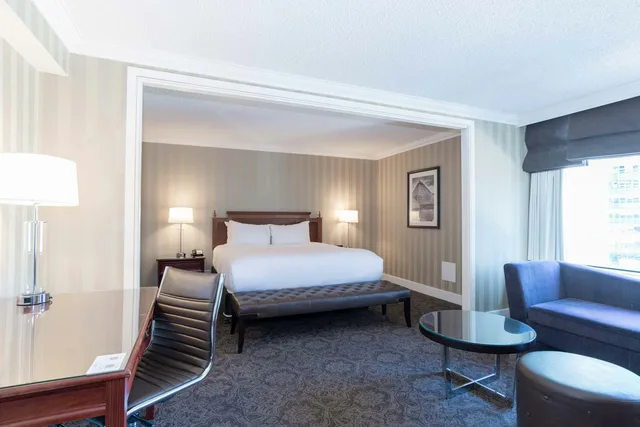 Grand, Deluxe, King Bed, Middle Floor، Sandman Signature Edmonton Downtown Hotel 3/5
