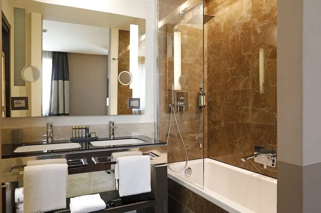 جناح جونيور، Rome Times Hotel 4/6