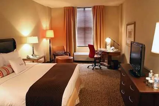 غرفة قياسية بسرير كينج، Doubletree By Hilton Hotel Memphis Downtown 3/3
