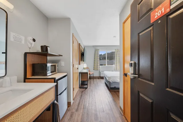 غرفة قياسية بسرير كوين، Econo Lodge 8/10