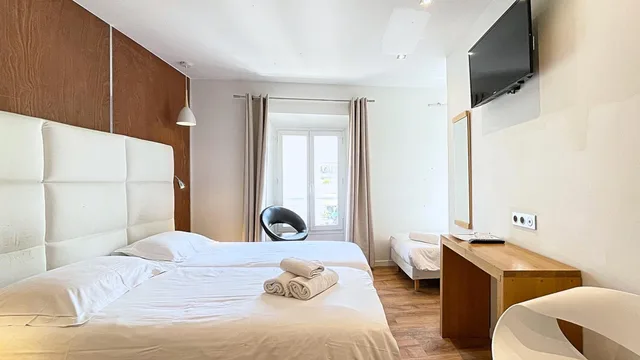 غرفة ثلاثية، Le Florian Hotel 6/10