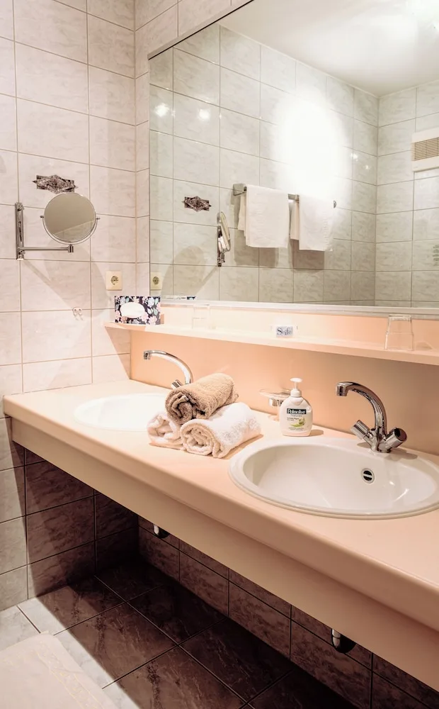 غرفة بسرير كوين بإطلالة على الجبل، Hotel Schauinsland 2/2