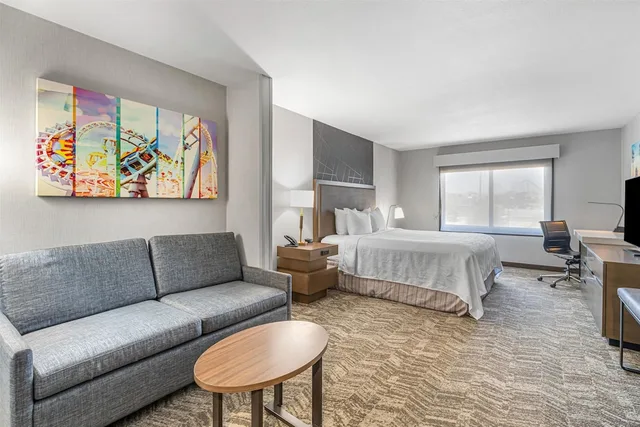 جناح بسرير كينج مع أريكة، Best Western Valencia/Six Flags Inn & Suites 3/5