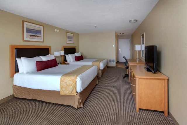 غرفة قياسية بسريرين كوين بإطلالة على الجبل يُسمح فيها بالحيوانات الأليفة، Best Western Plus Ocean View Resort 5/10