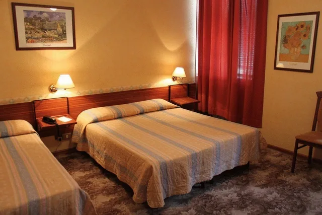 غرفة رباعية، Hotel Milano 1/3