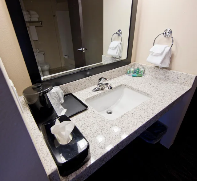 Room, Single, 2 Queen Beds, Sofa، Cobblestone Inn & Suites - Boone 3/4