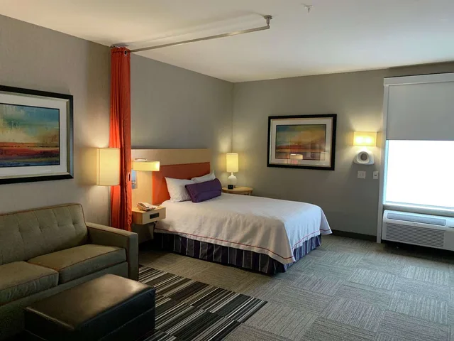 جناح استوديو بسرير كوين لذوي الإعاقة، Home2 Suites by Hilton Fort Smith 1/6