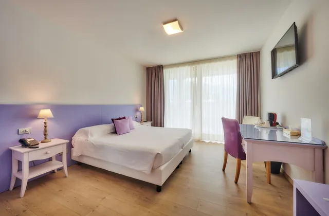 Superior, Double Bed, Lake Front، Tullio Hotel 2/5