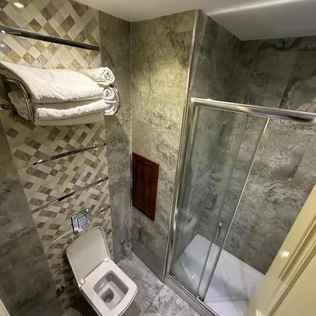 غرفة ثلاثية بشرفة، Sahra Airport Hotel 9/10