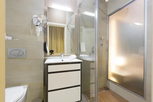غرفة اقتصادية مفردة بسرير مزدوج، Marquise Hotel 3/3