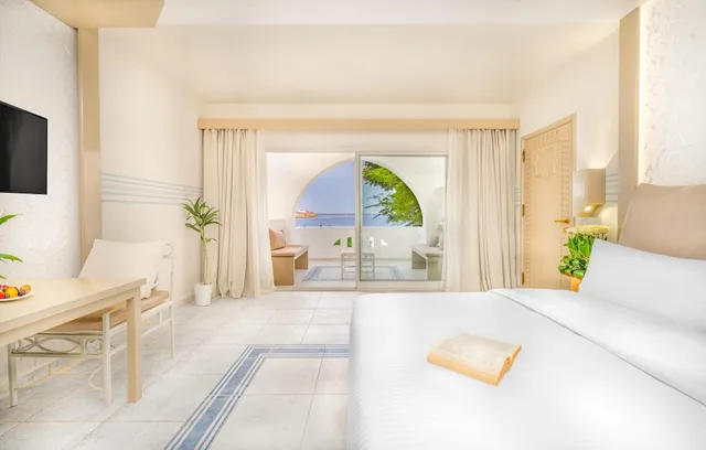 Aqua Marine, Queen Bed, Beach Front, TOP Domina Coral Bay Resort 4/5