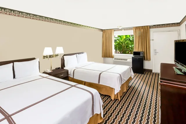 غرفة بسريرين مزدوجين، Travelodge By Wyndham Shreveport LA 2/3