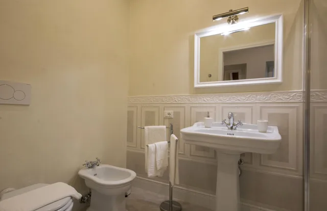 شقة ديلوكس بسريرين منفصلين مع أريكة، Iris Apartments 7/8