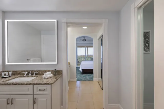 جناح بسرير كينج وسريرين كوين بإطلالة على النهر بشرفة بغرفتي نوم، Westin Cape Coral Resort Formely the Resort At Marina Village 6/8
