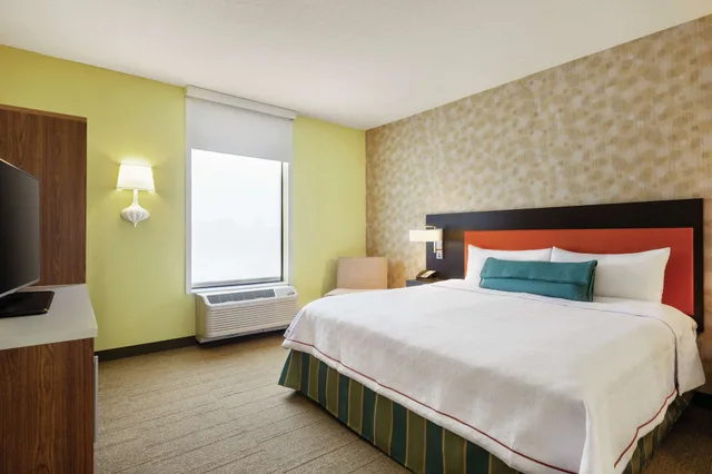 جناح بسرير كينج بحوض استحمام لذوي الإعاقة، Home2 Suites By Hilton Minneapolis Bloomington 1/3