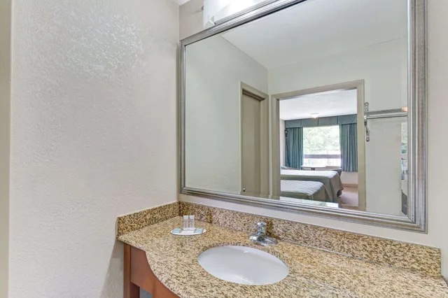 Room, 2 Double Beds, Smoking, Travelodge By Wyndham Williamsburg Colonial Area 5/5