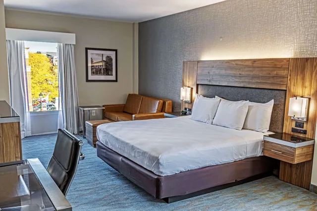 غرفة قياسية بسرير كينج بإطلالة على المدينة، The Penn Stroud Stroudsburg - Poconos, an Ascend Collection Hotel 1/10