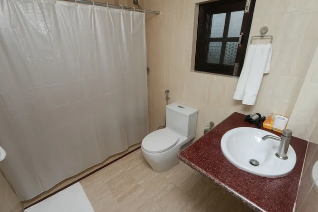 غرفة ديلوكس بسريرين منفصلين وسرير كوين بإطلالة على الجبل، Hotel Utsab Himalaya 4/4