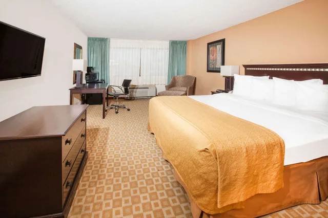 غرفة بسرير كينج للمدخنين، Days Inn By Wyndham Sherman 3/6