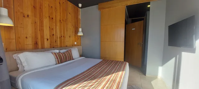 جناح تنفيذي بسرير كينج مع أريكة، Suite Loc 3/8