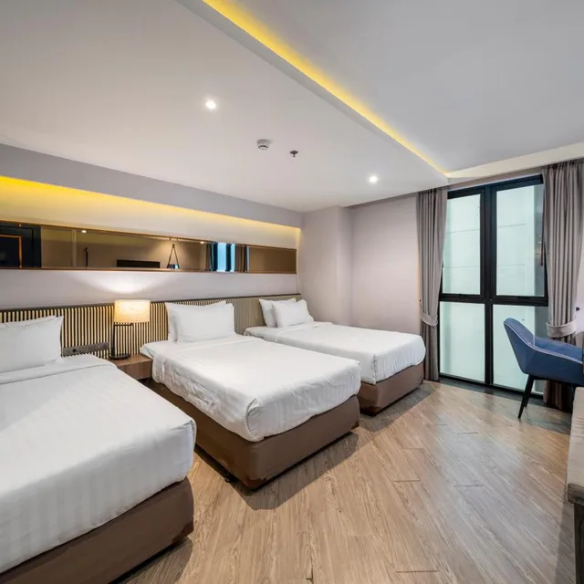 Deluxe Discovery Triple، Vince Hotel Bangkok Pratunam 1/10