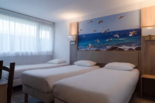 Family Suite, 1 Double and 3 Single Beds، Inter Hotel Morlaix Ouest 2/6