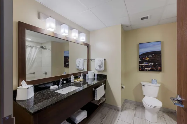 Room, King Bed, Best Western Plus St. John s Airport Hotel and Suites 6/7