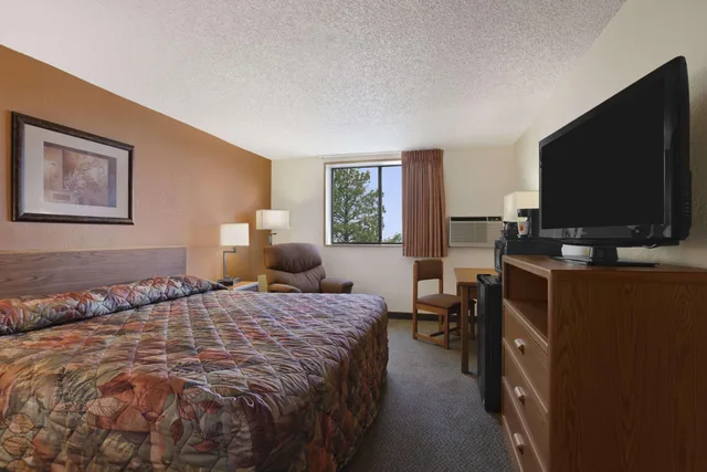 غرفة بسرير كوين، Super 8 By Wyndham Cheyenne Wy 3/3