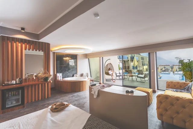 Suite - De Luxe - King - Swim Up، Orka Cove Hotel Penthouse & Suites - Adults Only 1/2