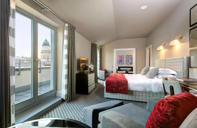 جناح بريميير بسرير كوين وسرير فردي بغرفة نوم واحدة، Hotel De Rome Berlin 2/3