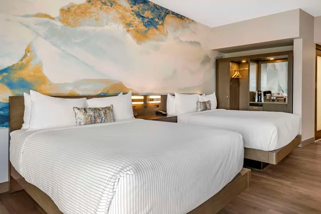 جناح بسرير كوين، Cambria Hotel Orlando Airport FL 1/3