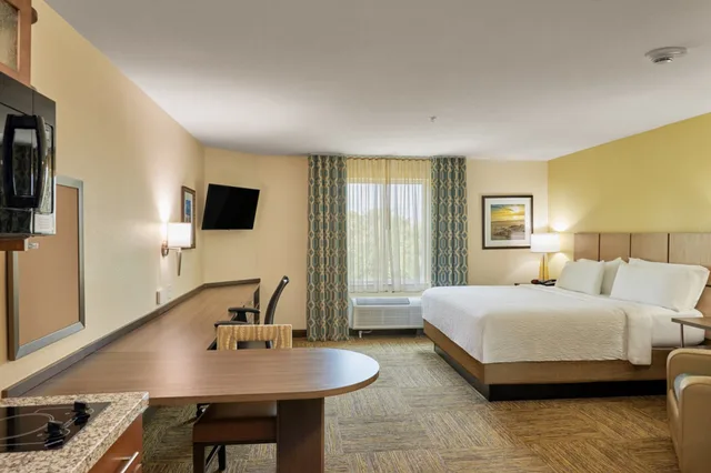 جناح استوديو بسرير كوين، Candlewood Suites Panama City Beach Pier 2/3