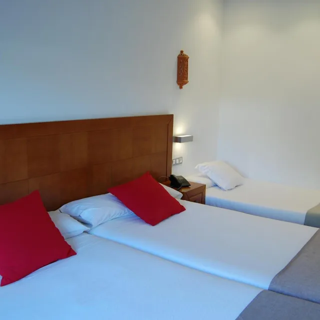 غرفة ثلاثية، Hotel Riad Arruzafa 5/7