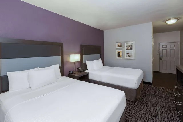 غرفة بسريرين كوين لذوي الإعاقة، La Quinta Inn & Suites by Wyndham Rockwall 1/10