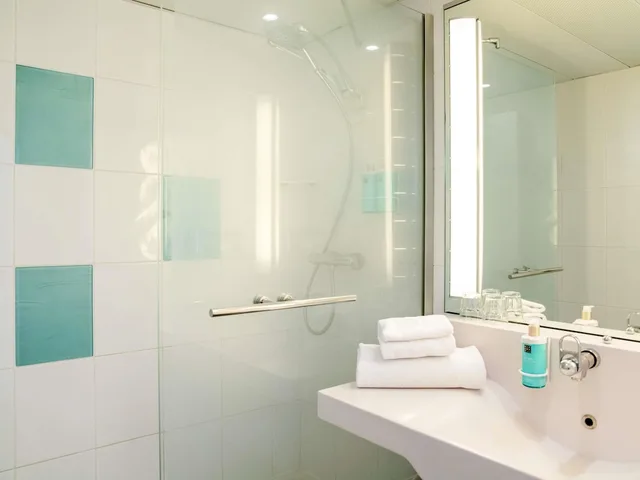 غرفة كلاسيكية بسرير مزدوج بإطلالة على الحديقة مع أريكة، Novotel Bordeaux Merignac 7/8