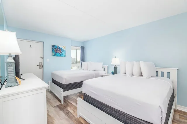 2 Bedrooms, Condo, Traditional, 2 Double Beds, King Bed, Bay View, Sofa, Balcony, Bay Club Resort 3/6