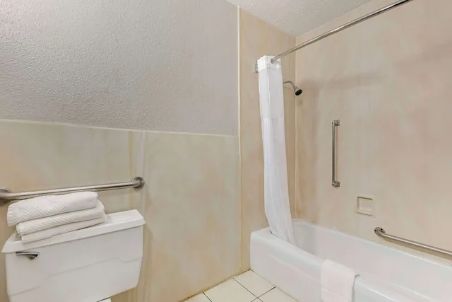 غرفة قياسية بسرير كينج، Quality Inn & Suites Santee I-95 7/7