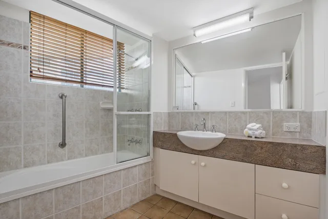 شقة بسريرين كوين وسريرين منفصلين بـ3 غرف نوم، KEY LARGO MAROOCHYDORE 7/8