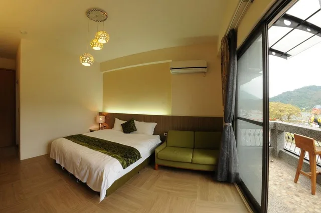 غرفة شهر العسل بسرير كينج بإطلالة على البحيرة بشرفة، Lakeside 46 1/1